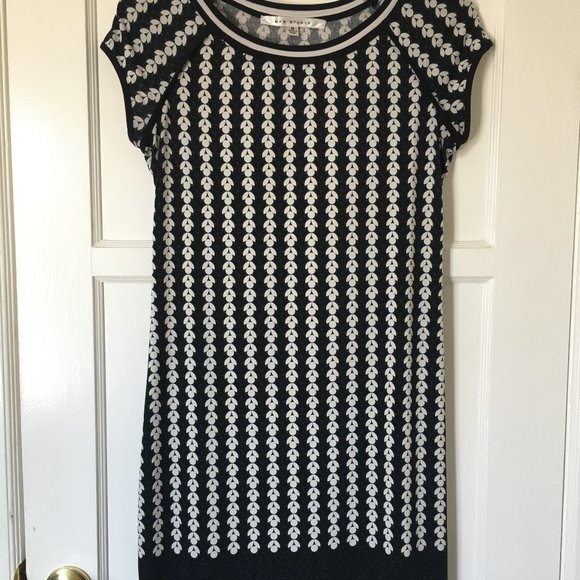 {Max Studio} Shift Dress - Picture 2 of 4